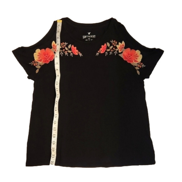 Womens American Eagle black floral embroidered cut out shoulders top size Small. - Picture 12 of 14